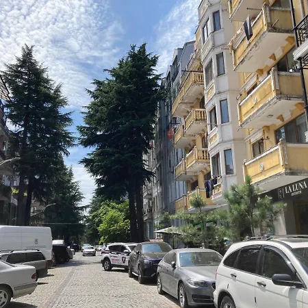 Barney'S Apartment Batumi Exterior photo